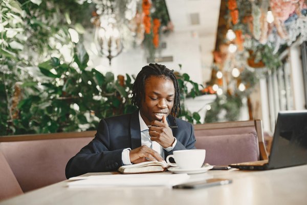 Découvrez les stratégies incontournables pour enseigner le codage aux débutants !
